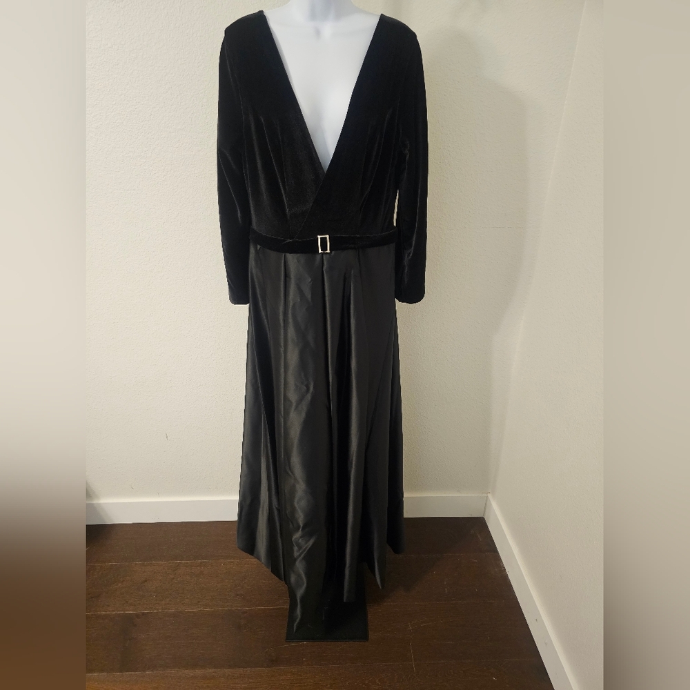 No Brand Black Velvet/Satin Dress Sz 12 to 14